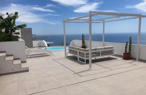 Fregenite House | Casa Mediterráneo Tropical: Oceanfront Paradise Awaits