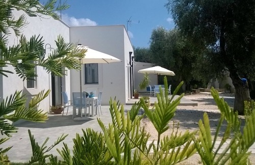 Mattinata House | Casa Melograno spacious and modern three-room apartment in olive grove near the sea