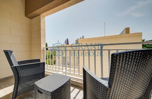 Ghaxaq House | Casa Meraviglia in Ghaxaq – Rooftop Pool & Garage