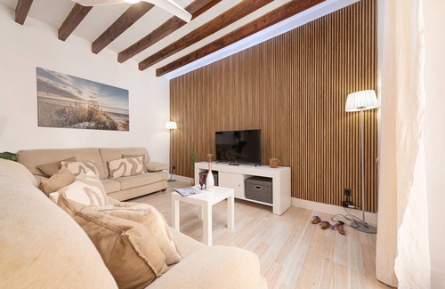 Pollensa House | Couple's Retreat at CASA MERCAT in Pollença with Free WiFi