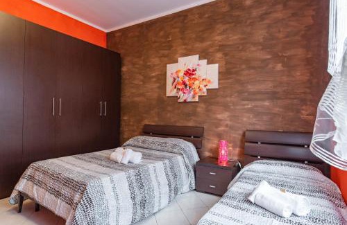 Millefonti Apartment | Discover Casa Metro Lingotto: Pet and Child-Friendly Stay