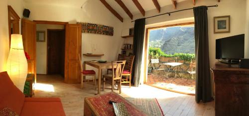 Valle Gran Rey House | Welcoming Casa Mia: Pet-Friendly Stay with Top Ratings