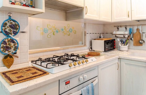 Arenella Apartment | Relax at Casa Mia Vacanze Napoli: Comfort Near the Metro