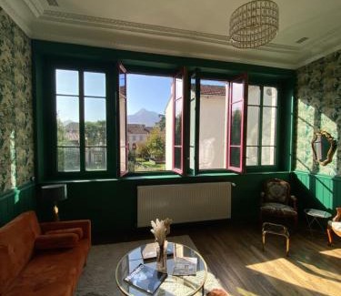 Aspet Bed & Breakfast | Relaxing Retreat at Casa Miasto with Spa & Hot Tub Access