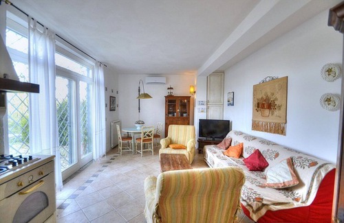 Montalto di Castro House | Casa Micaela: Cozy Apartment with Garden & Free Wi-Fi