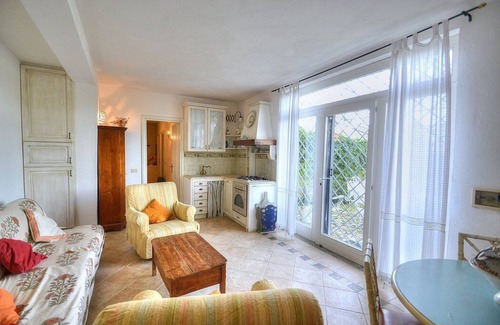Montalto di Castro House | Casa Micaela: Cozy Apartment with Garden & Free Wi-Fi