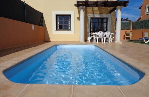 Geafond Villa | Idyllic Casa Miel: Oceanfront Retreat with Pool & 9.2 Rating