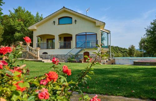 El Pala de Torroella House | Casa Migjorn: Oceanfront Retreat with Pool & Hot Tub