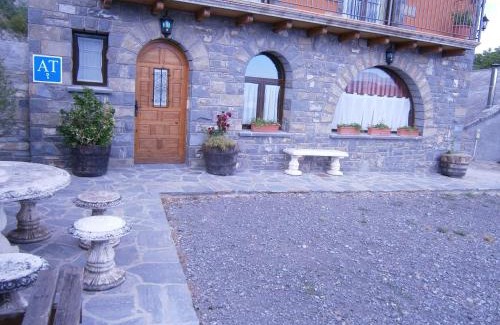 Sorripas Apartment | Casa Miguel Périz: Family-Friendly Retreat with Dining Options