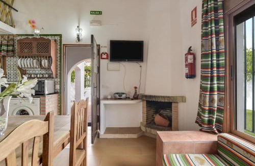 Zahora House | Casa Miguelin 3: Family-Friendly Retreat with Pool