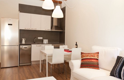 la Vila de Gracia Apartment | Casa Milá - Spacious Apartment in Gracia with Free WiFi
