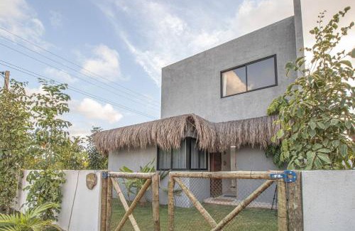 Tatuamunha House | Escape to Casa Milagres: 4-Star Suites by the Beach