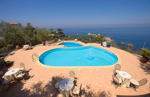 Marina di Puolo House | Cozy Casa Milli A: Seaside Retreat with Pool & Breakfast