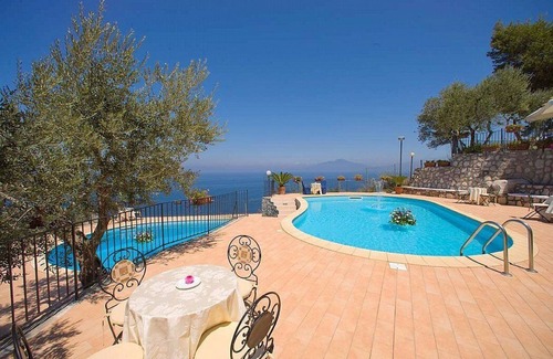 Marina di Puolo House | Cozy Casa Milli A: Seaside Retreat with Pool & Breakfast