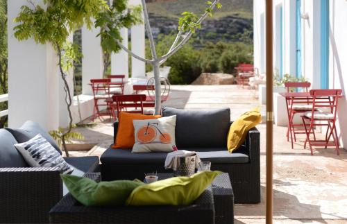 Gergal Bed & Breakfast | Casa Mimi: Oceanfront Retreat with Pool & High Guest Rating