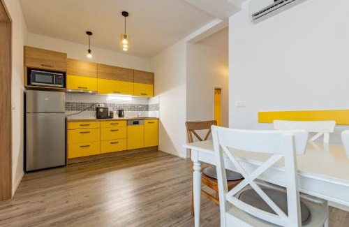 Balatonfoldvar Apartment | Relaxing Casa Mimoza Apartment with Ocean View & Pool