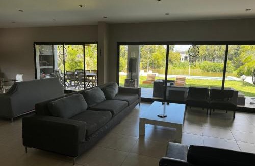 Ingeniero Maschwitz Villa | Elegant Casa with Pool and Dock in Nordelta-Villanueva