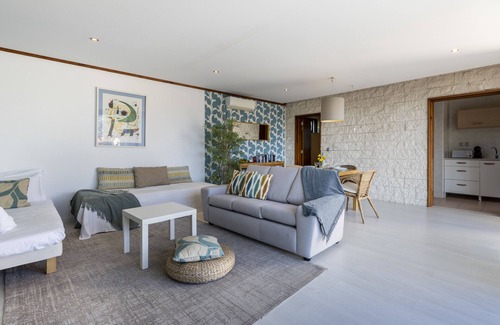 Sagres House | Discover Casa Miró with a Private Pool and Top Guest Ratings