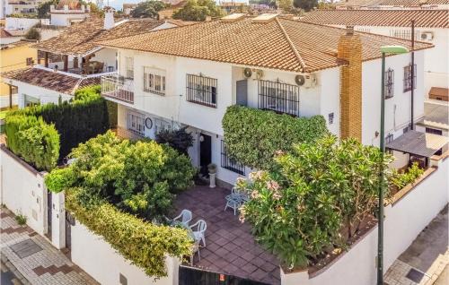 El Palo House | Discover Urb in Miraflores del Palo - Family-Friendly Retreat