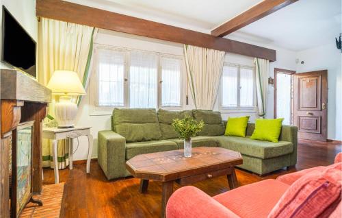 El Palo House | Discover Urb in Miraflores del Palo - Family-Friendly Retreat