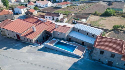 Miranda do Douro House | Welcoming Casa Mirandês Rural: Pet-Friendly Retreat with Pool
