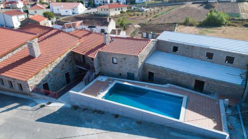 Miranda do Douro House | Welcoming Casa Mirandês Rural: Pet-Friendly Retreat with Pool