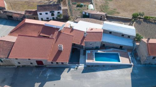 Miranda do Douro House | Welcoming Casa Mirandês Rural: Pet-Friendly Retreat with Pool