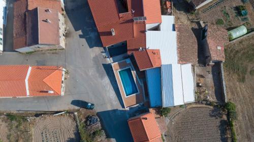 Miranda do Douro House | Welcoming Casa Mirandês Rural: Pet-Friendly Retreat with Pool