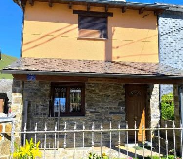 Peranzanes House | Family-Friendly Retreat at Casa Miravalles Fornela – 9.6/10