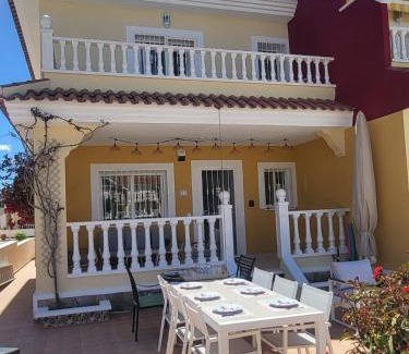 Quesada House | Elegant Casa Miro: 4-Star Family Retreat with Pool