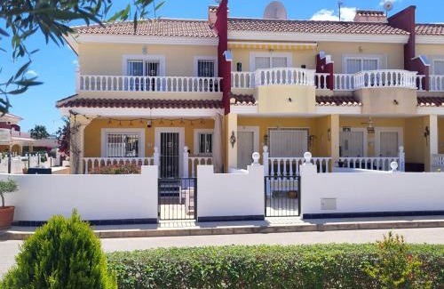 Quesada House | Elegant Casa Miro: 4-Star Family Retreat with Pool