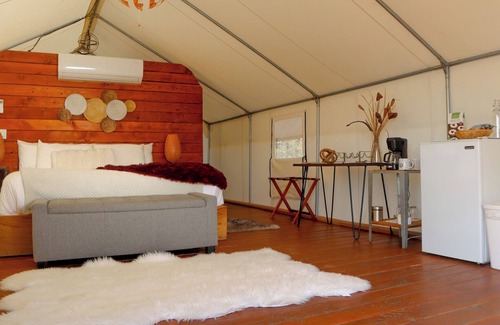 San Antonio de las Minas RV Rental | Unforgettable Casa Misiones Glamping with Spa & Pet Friendly