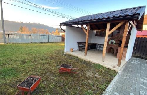 Sarmas House | Guest Rated 10/10: Casa Mocanu with Pet-Friendly Perks