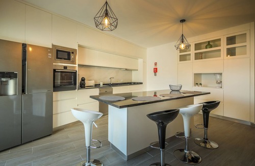 Peso da Regua House | Modern 4-Bedroom Retreat in Vale do Douro, Régua