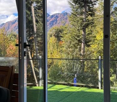 Correntoso Cabin | Modern Forest Retreat with Breakfast & Pet-Friendly Stays