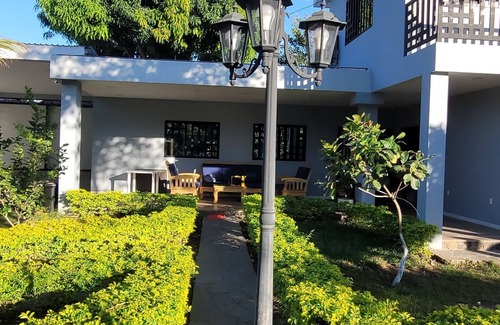 Cojutepeque House | Modern Family Retreat with a Well-Equipped Kitchen