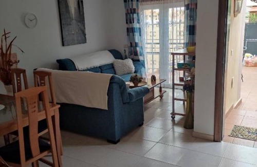 Las Rosas House | Pet and Child-Friendly Getaway at Casa Mohana - Las Rosas