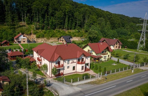 Sovata House | Discover Casa Moldovan: Child-Friendly Retreat Rated 9.5