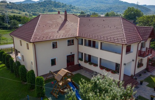 Sovata House | Discover Casa Moldovan: Child-Friendly Retreat Rated 9.5