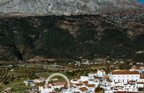 Jimera de Libar Cottage | CASA-MOLINO: Family-Friendly Retreat with Pool and Views