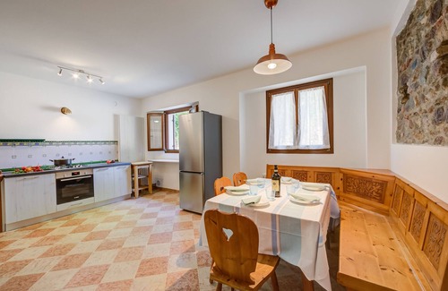 Montioni House | Guest Rated: 10/10 Casa Mondragon in Lazise, Italy