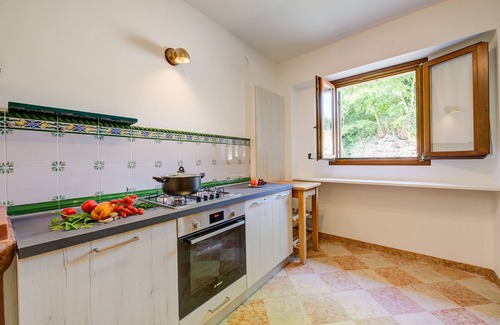Montioni House | Guest Rated: 10/10 Casa Mondragon in Lazise, Italy