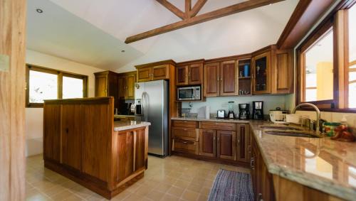 Portalon House | Premier Stay at Casa Monos Locos - 4-Star with Pool