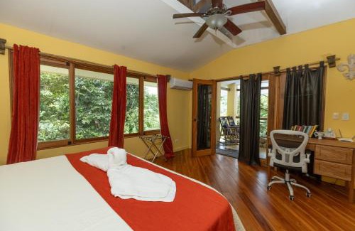 Portalon House | Premier Stay at Casa Monos Locos - 4-Star with Pool