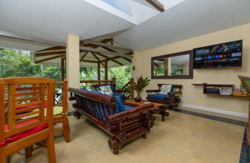 Portalon House | Premier Stay at Casa Monos Locos - 4-Star with Pool