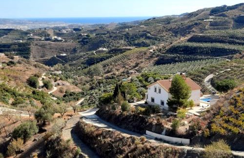 Velez-Malaga Bed & Breakfast | Oceanfront Casa Montaña Vélez-Málaga B&B with Pool & Breakfast