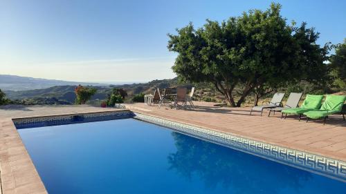 Velez-Malaga Bed & Breakfast | Oceanfront Casa Montaña Vélez-Málaga B&B with Pool & Breakfast