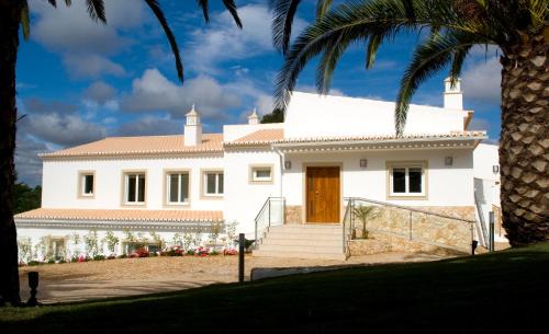 Funchal Villa | Beachfront Bliss at Casa Monte Cristo Too – 4-Star Gem