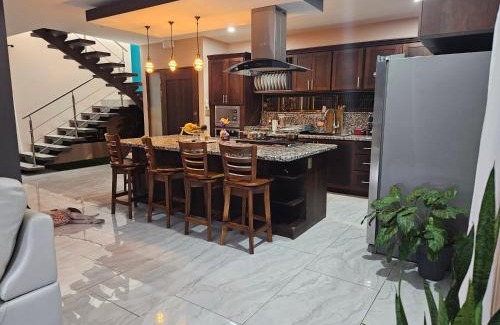 Naranjito Villa | Casa Mooreski NaranjitoLuxury Home sleeps 8