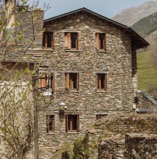 Aiguabella House | Discover Casa Mora Vall Fosca: Family-Friendly Getaway